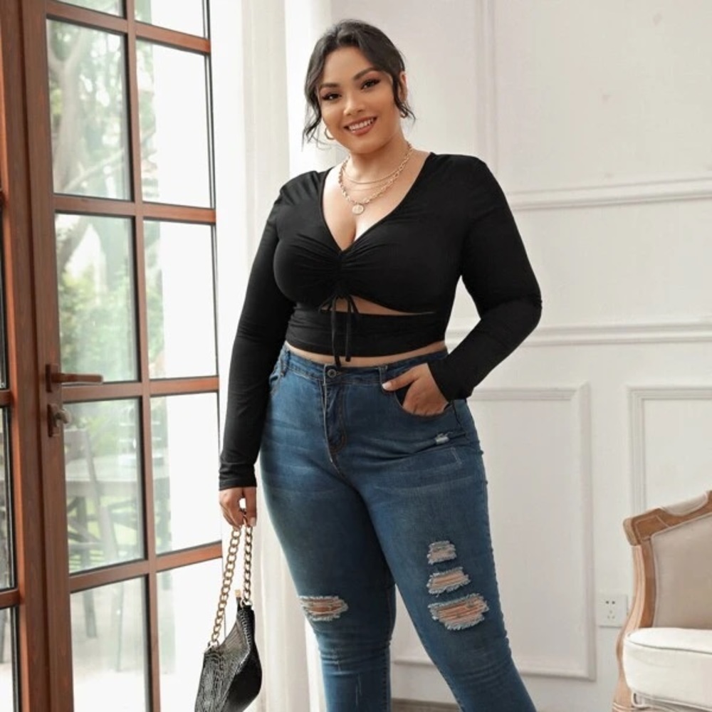 SHEIN Black Ruched Midriff Cutout Crop Top